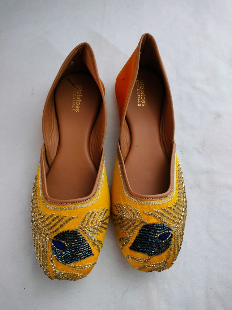 Gold Embroidery juthis (Women's)