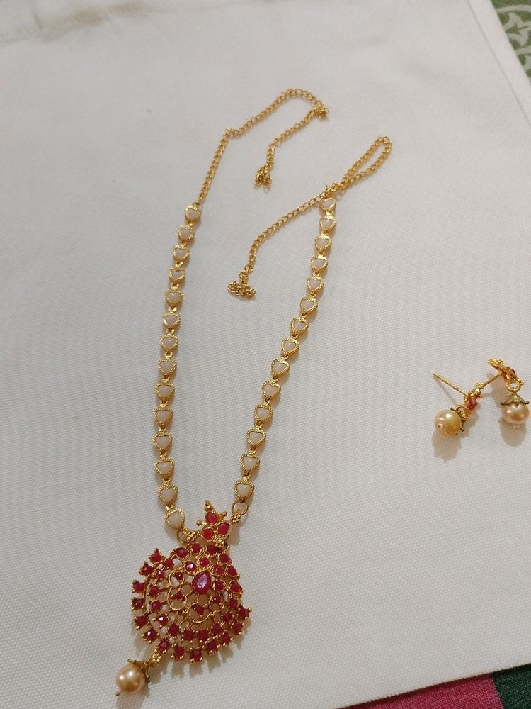 Beautiful Necklace Set Golden Red Stone