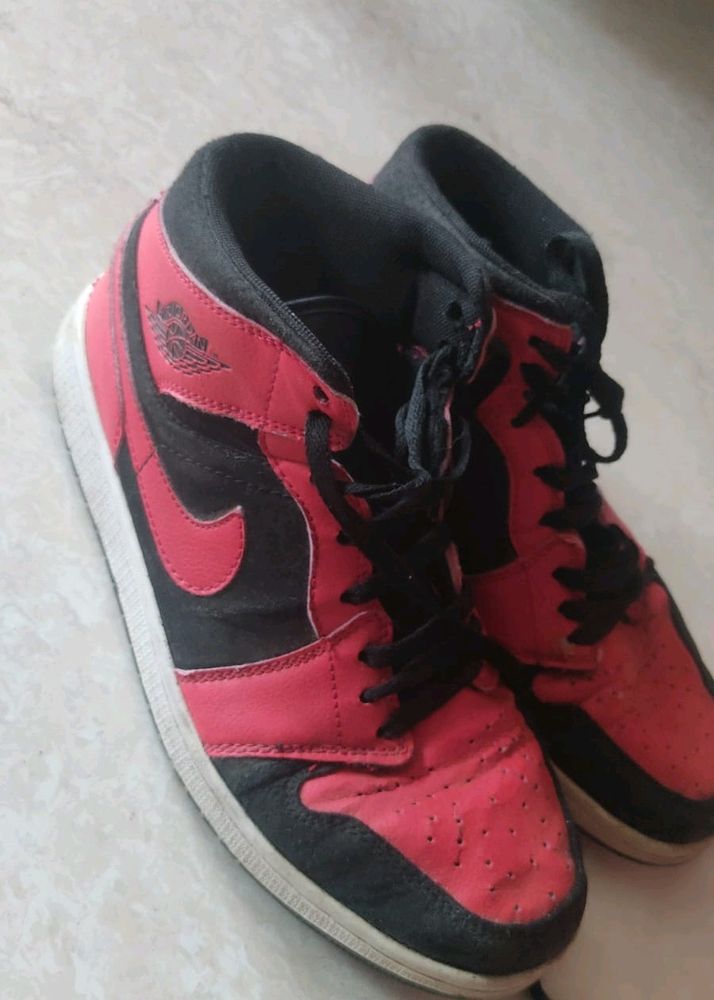 NIKE AIR JORDAN  1 MID BRED