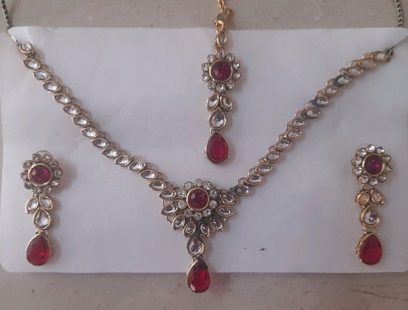 Necklace With Earrings And Maang Tikka