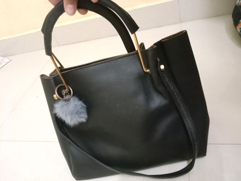 Black Steel Handle Handbag 🖤