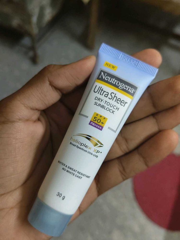 ULTRA SHEER DRY-TOUCH SUNBLOCK