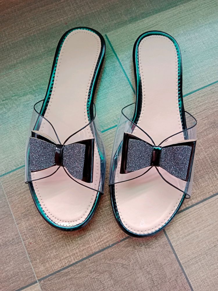 Cash Only Cute bow flats/sandal 🎀