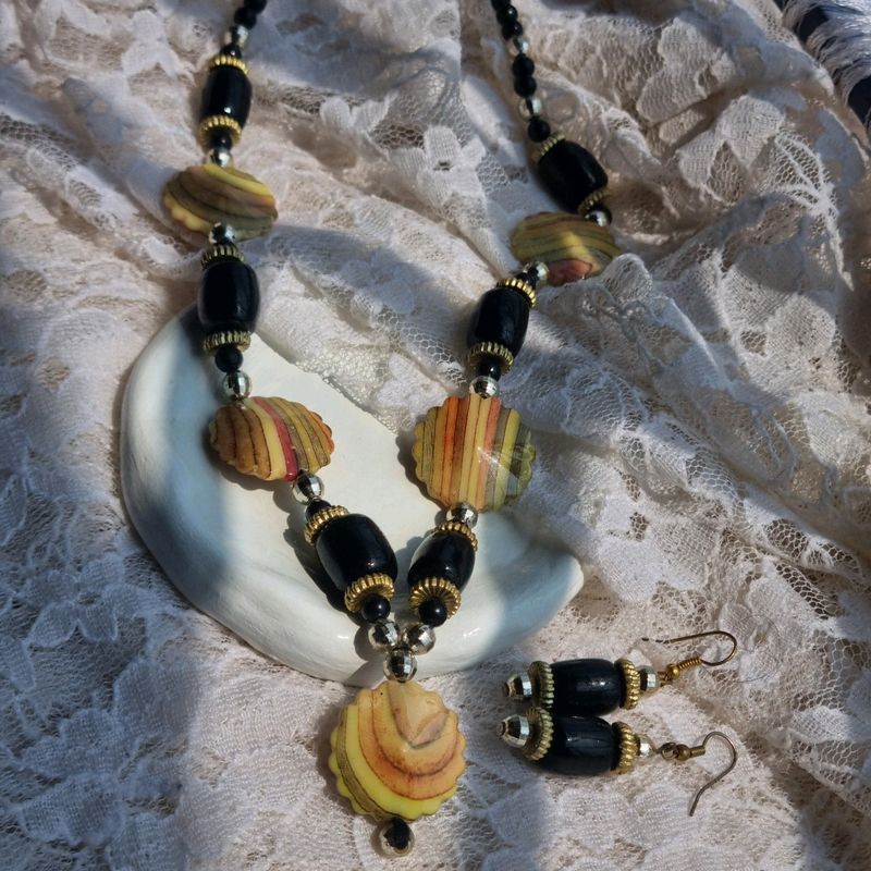 Chemical Wooden Beads Necklace Set With Box