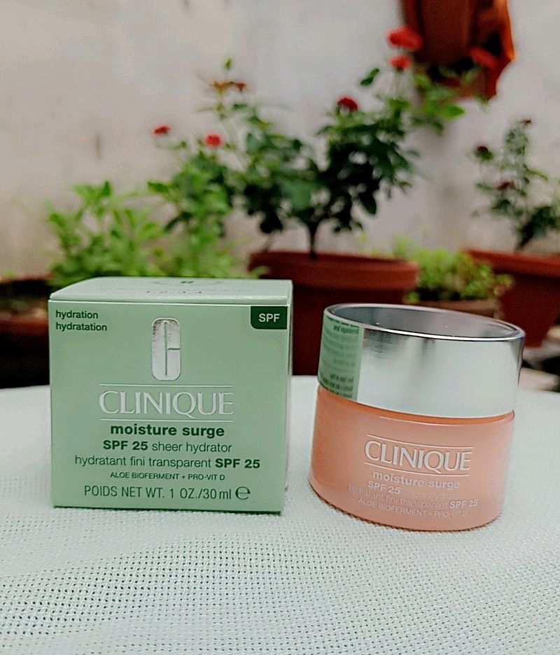 Clinique Moisture Surge SPF 25