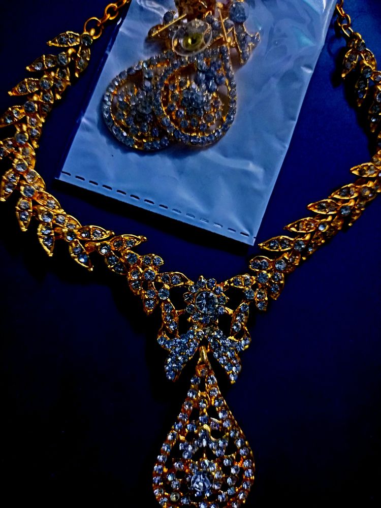 Sukhhi Jewellery Set Diamond Look