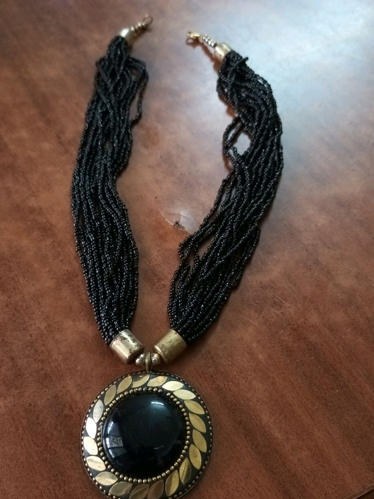 Antique Lookinh Black Haar , Multi Layer Pendent