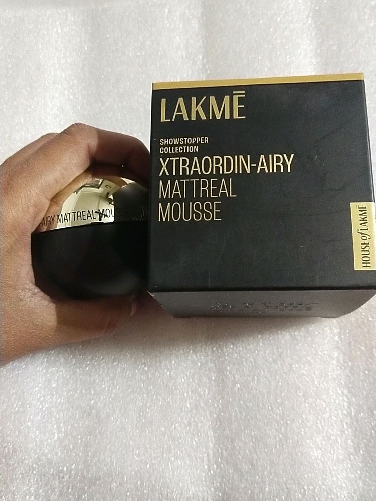 Lakme Mousse Foundation -03 Golden Sand