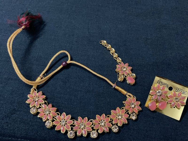 New Peach Choker Set for Grabs