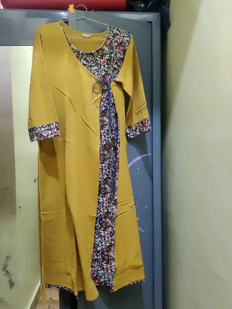 Beautiful Agrakha Pattern Kurti