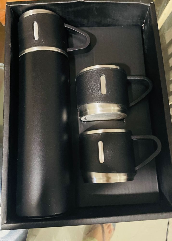 Set Of Flask And 3 Mugs