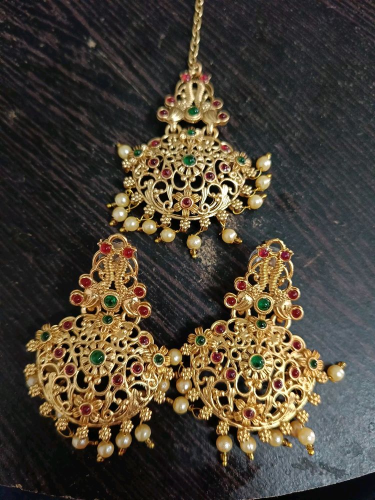 Earings With Mangteeka