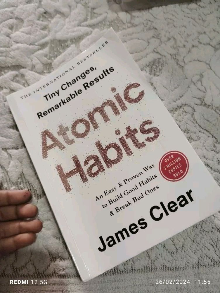 ATOMIC HABIT  BY JAMES CLEAR