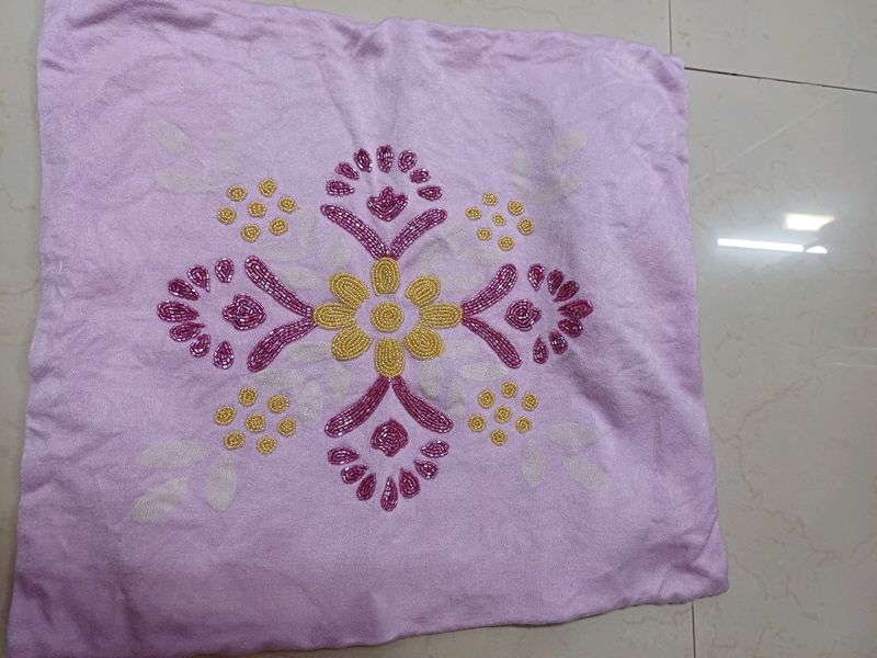 Set Of 2 Cushion Covers I'm Good Condition