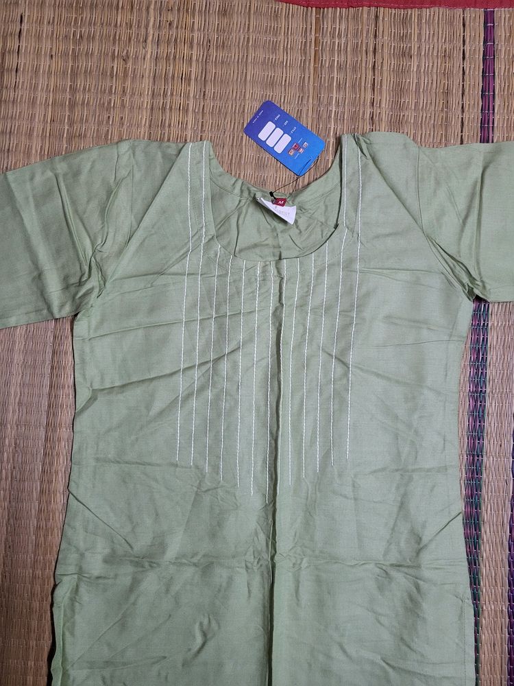 Pistal Green Top New With Tag