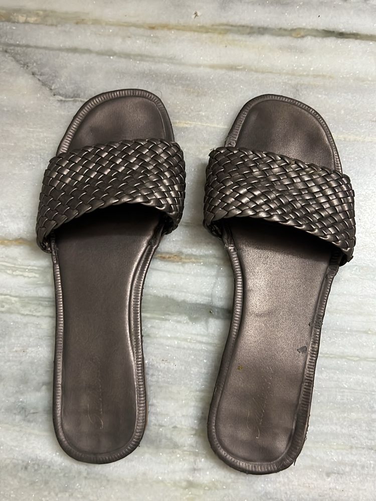 Grey Flat Chappals