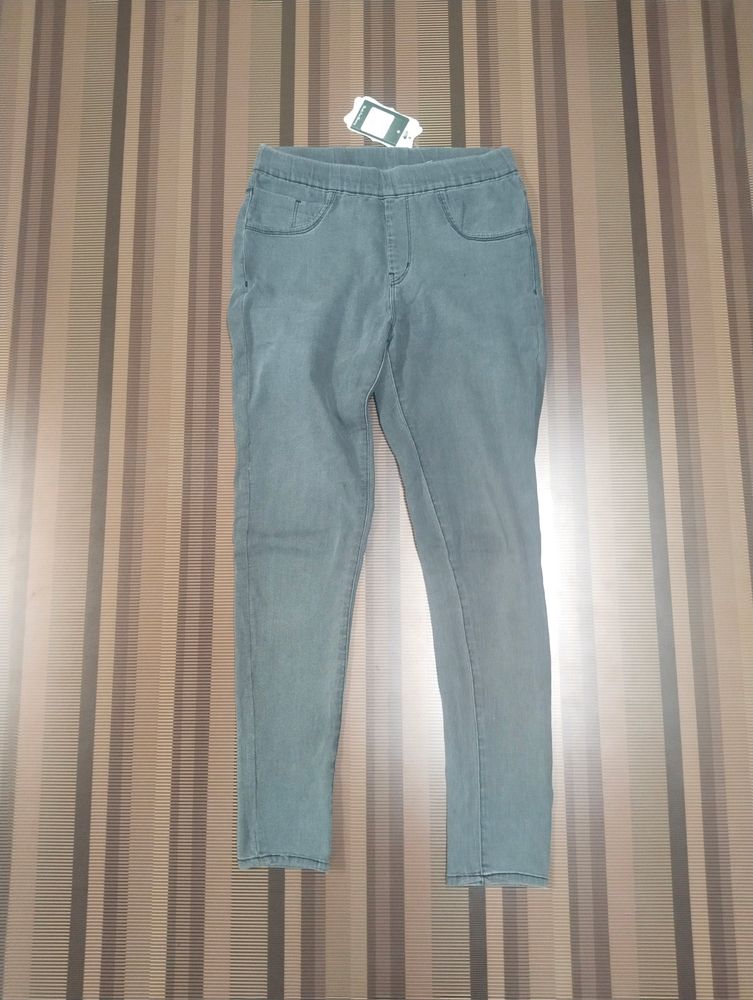 T-54 Size 30  Slim Fit Women Denim Jagging