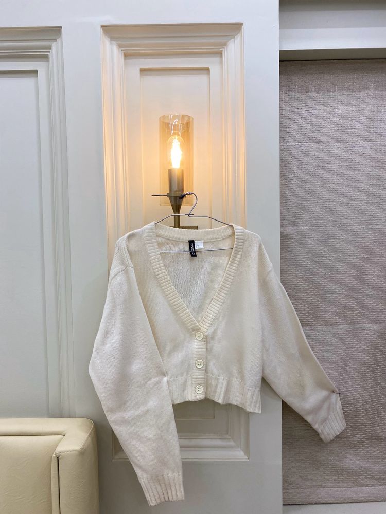 H&M WHITE CARDIGAN CUTE