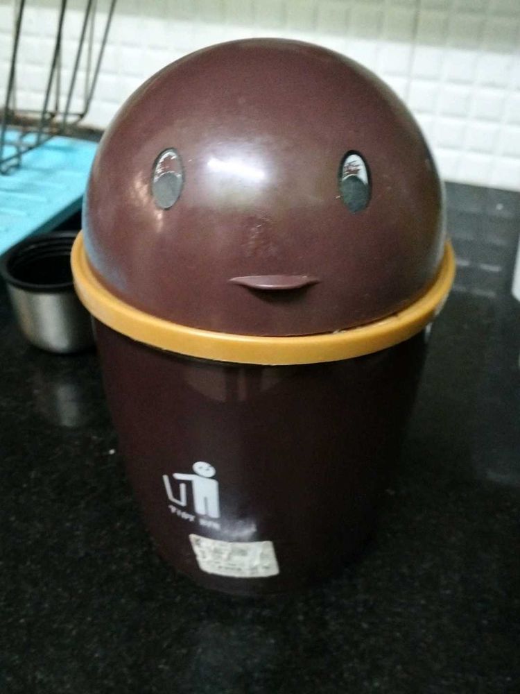 Small Dustbin