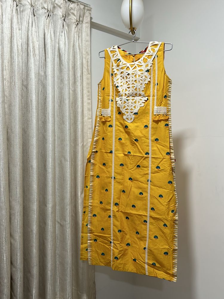 Yellow kurta with white thread work 💛