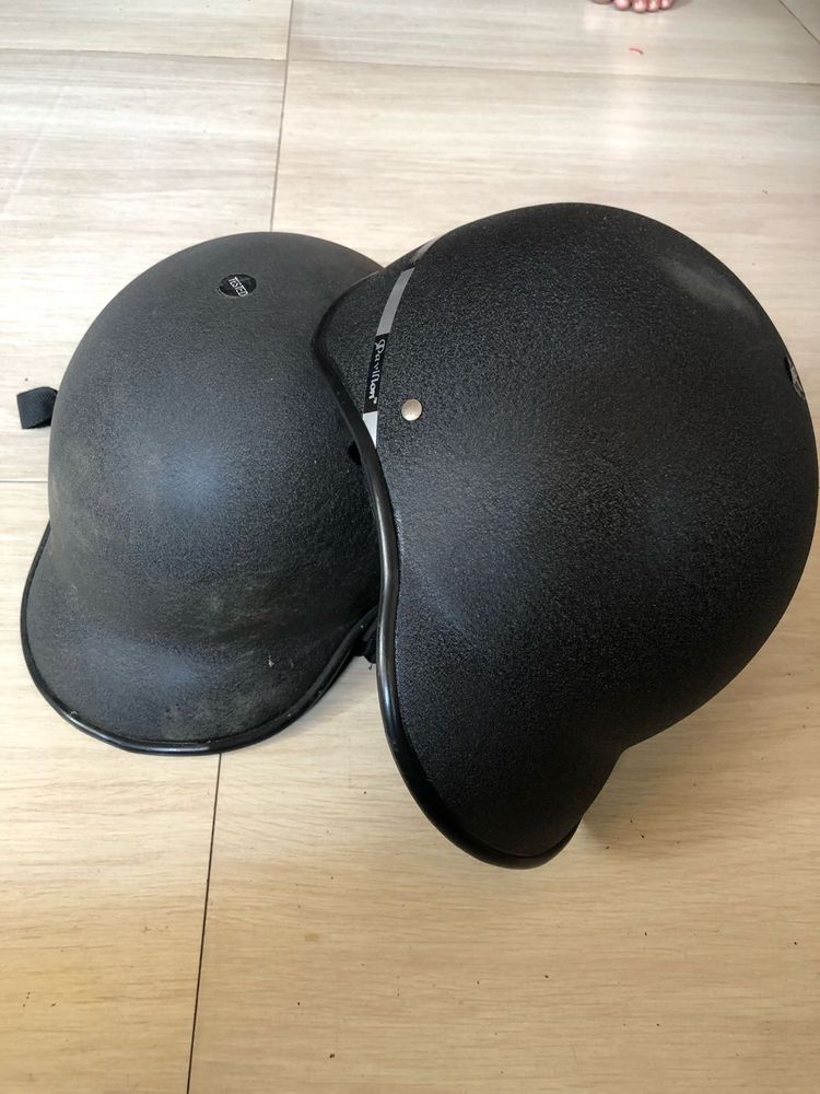 2 Helmets