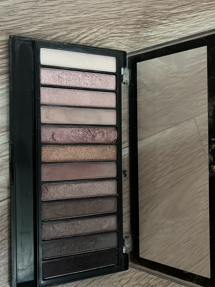 Revolution Eyeshadow Palette