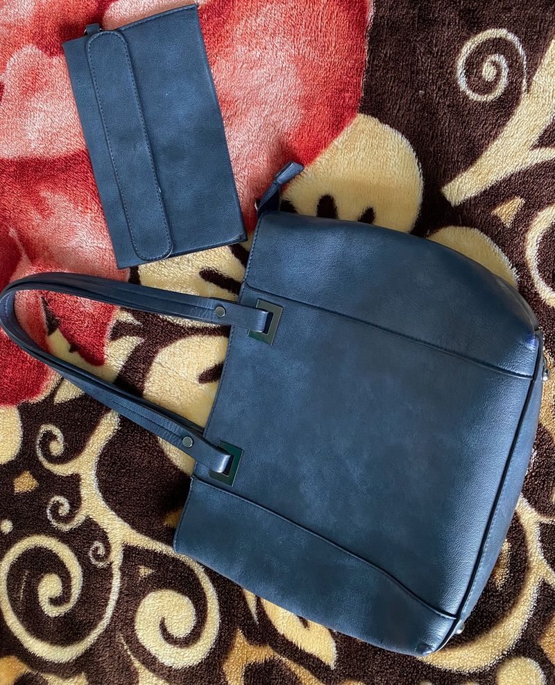 Navy Blue Leather Hand Bag With A Purse 💙