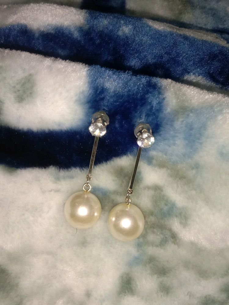 Off White Pearl Earrings