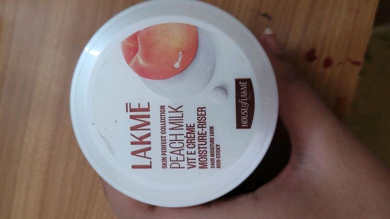 Lakme Peach Milk creme