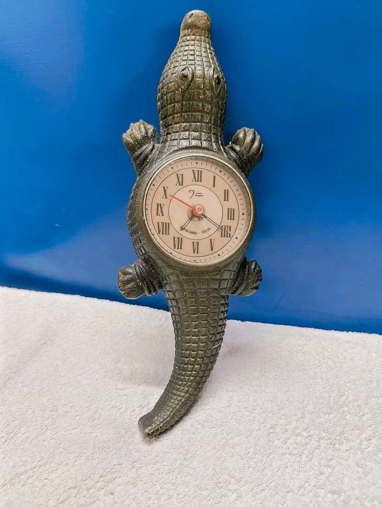 Crocodile Clock - Funky Design