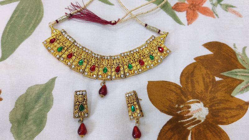 Golden Necklace With Red And Green Diamond