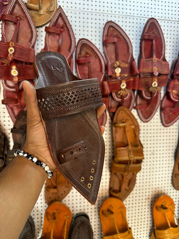 Complete Leather Kolhapuri Chappal Pointed Pattern