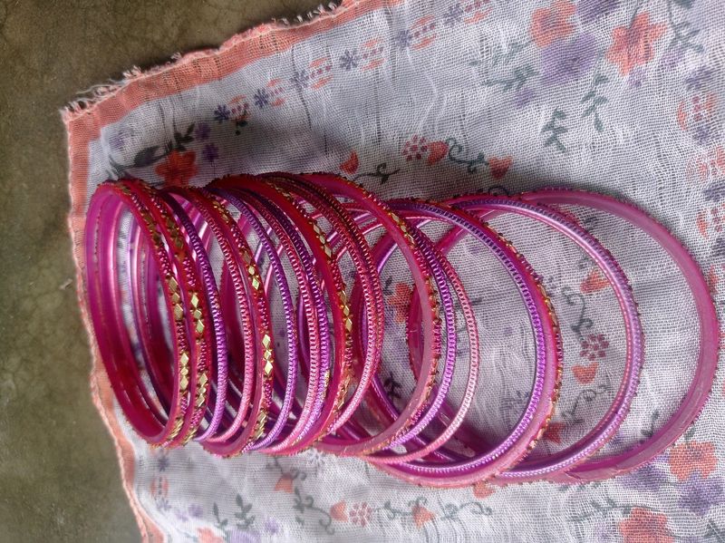 4 Set Of Bangles Combo...