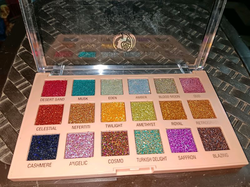 18 Shades Shining Eyeshadow palette 🎨🤩🥀