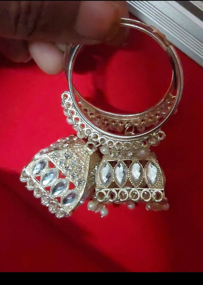 Jhumki Lence