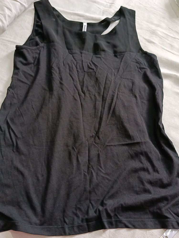 women's sleeveless top