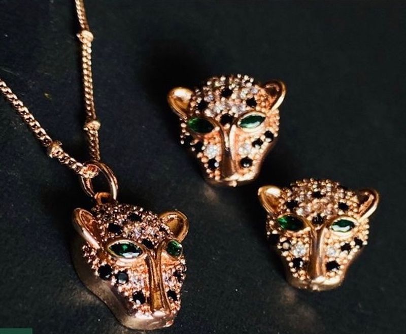 ROSEGOLD ANTITARNISH PENDANT SET WITH EARRINGS