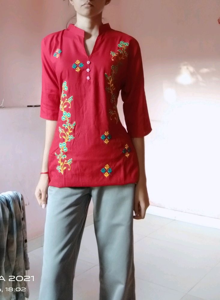 Collar Neck Red Khurti