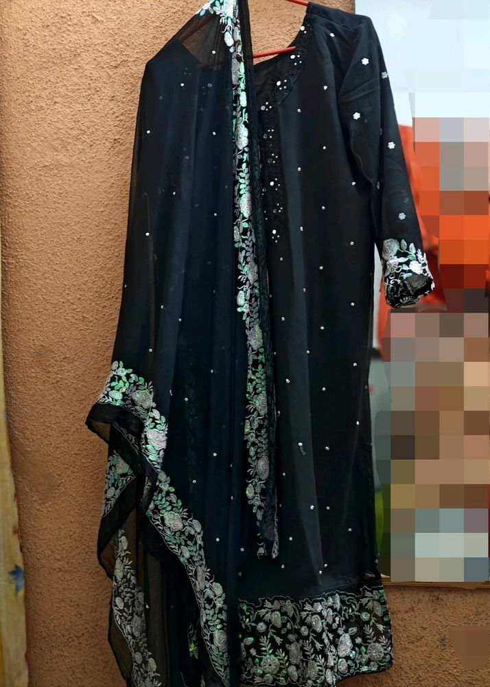 Combo Of Black Stitched Top & Dupatta