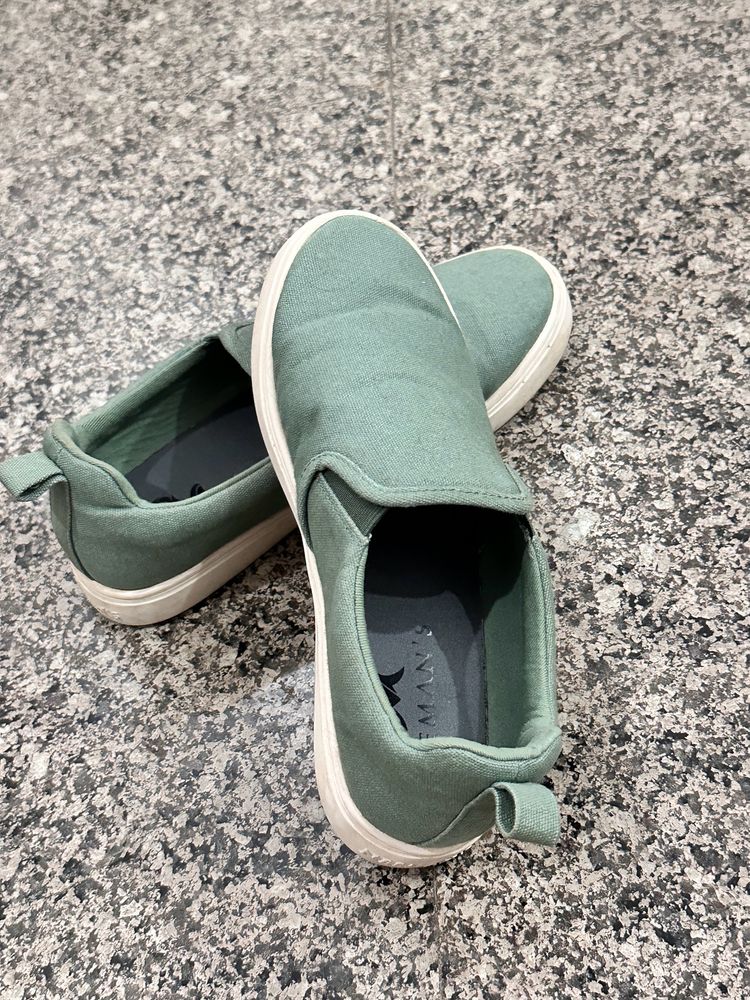 Neeman’a cool slip on sneakers