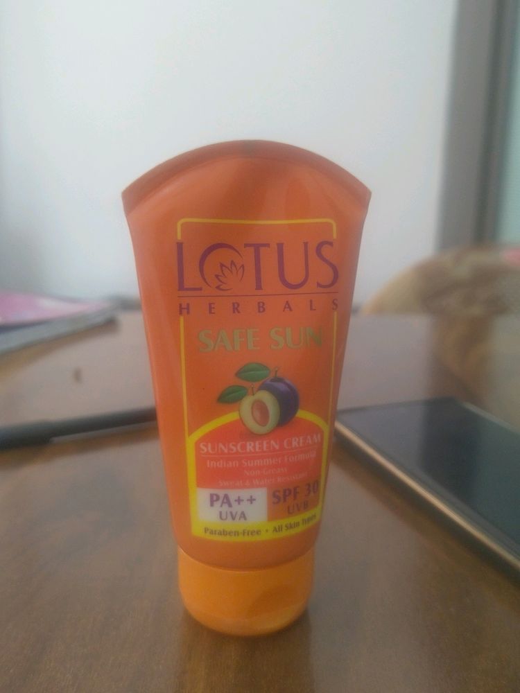 Lotus Herbals SUNSCREEN