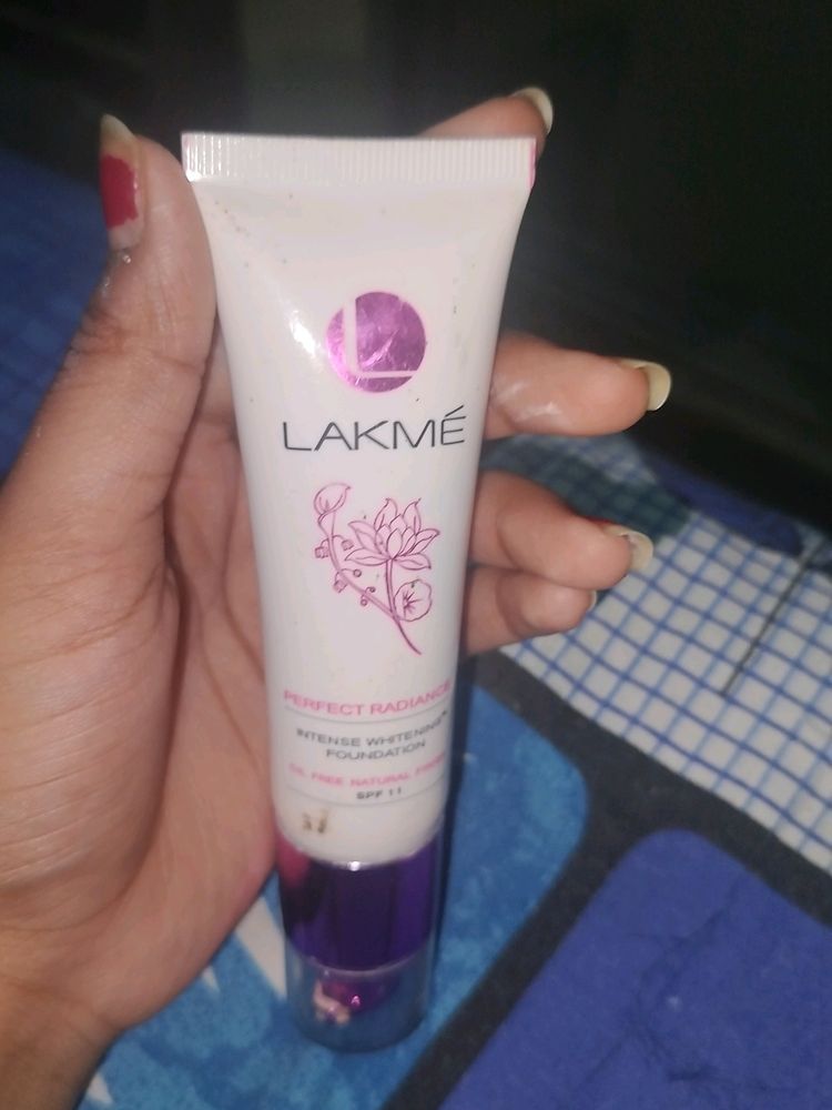 Lakme Foundation+ Freebie