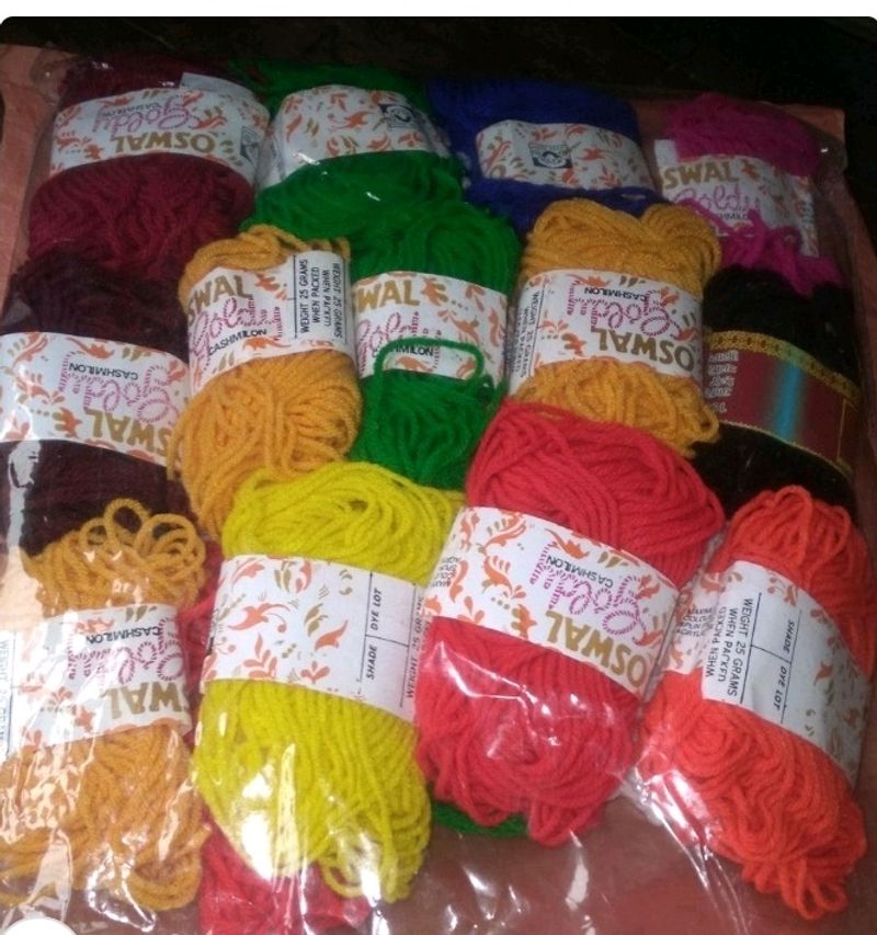 12 Combo Woll Yarn