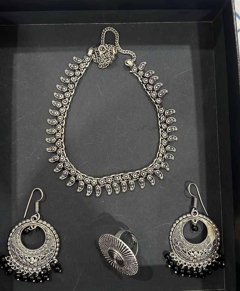 Set Of Necklace, Earings And Ring