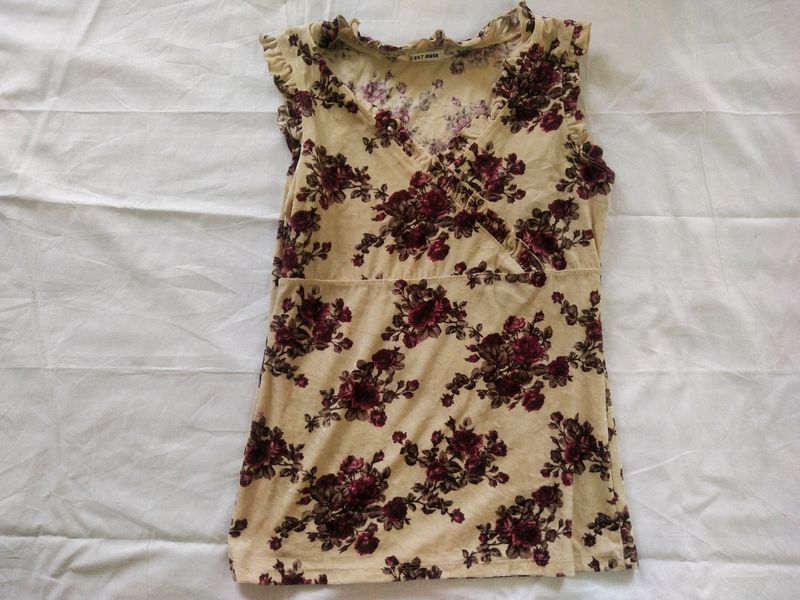 Floral Print Top With Crisscross Detail