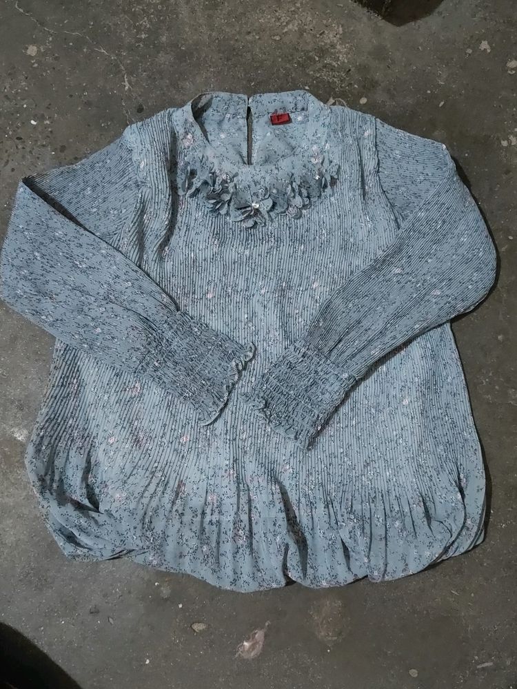 This Is Blouson Top Of Grey Color, Very Preety.