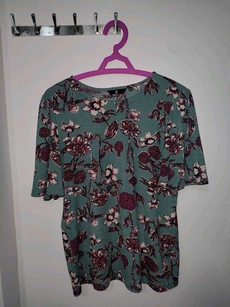 Floral Print Crew Neck T Shirt With Flared Sleeves