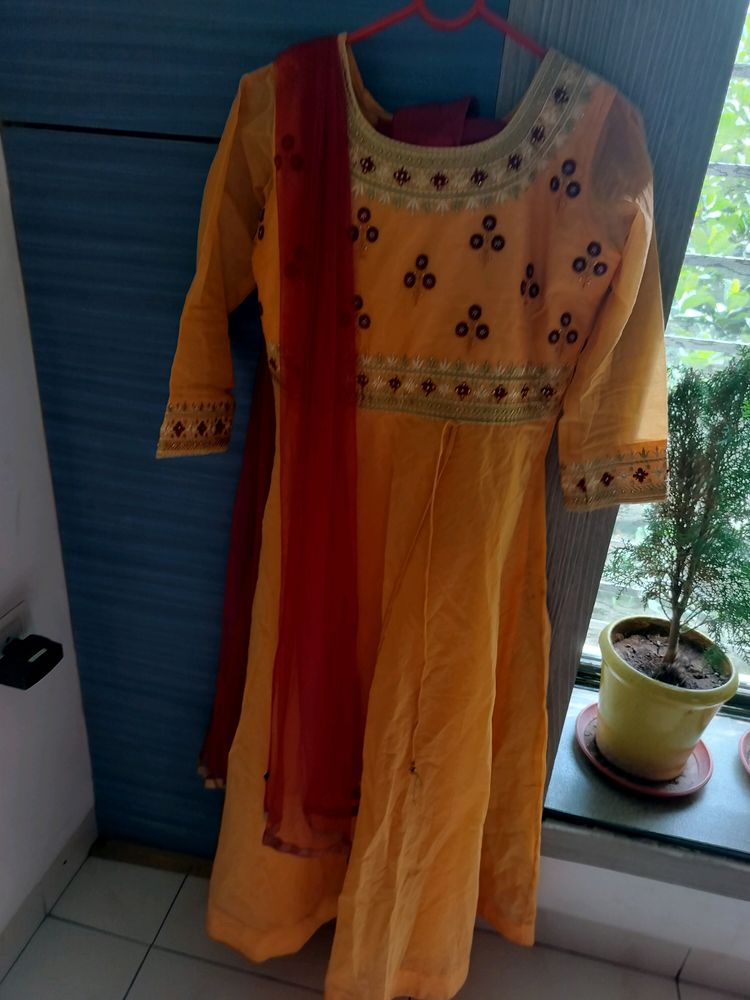 Kurta Set And Dupatta