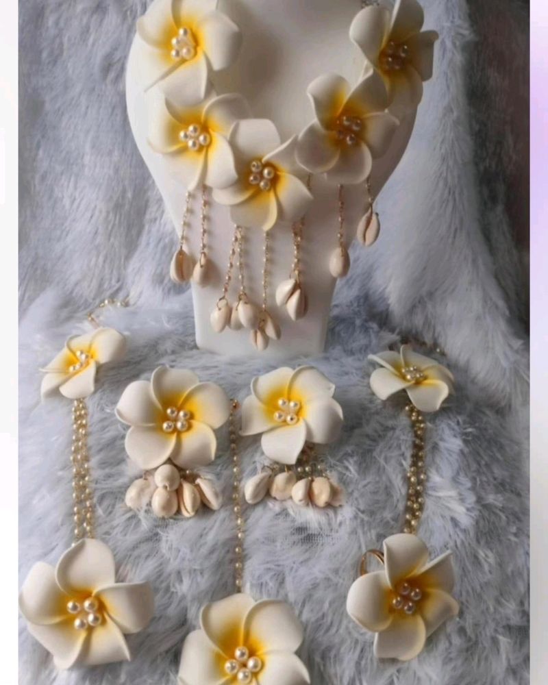 Chafa Flower Jewellery Set