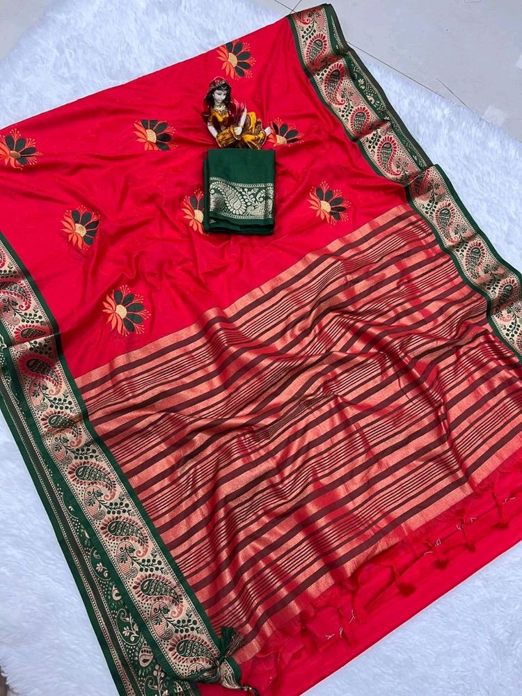 Red Paithani Saree With Flowered Design